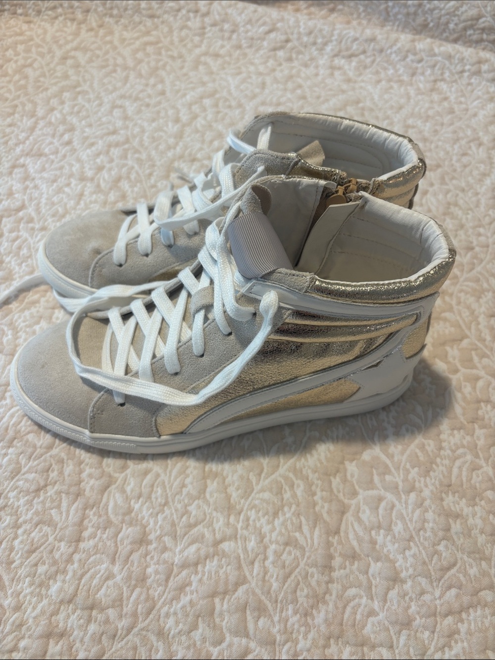 High-Top Women’s Sneakers in Light Beige/White